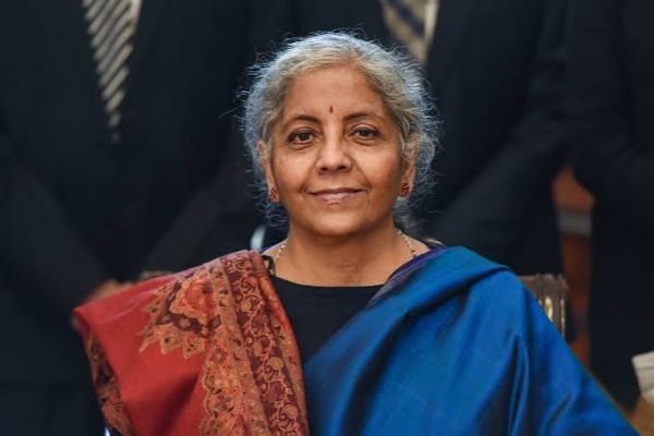  స్టాక్ మార్కెట్ పతనంపై నిర్మలా సీతారామన్ విశ్లేషణ: అధిక లిక్విడిటీ, సులభతర ఎగ్జిట్‌లే కారణం!
