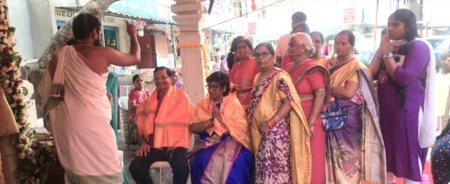  కొండాపూర్ దుర్గామాత ఆలయంలో వైభవంగా నవరాత్రి ఉత్సవాలు విగ్రహాల దాతలకు, బంగారు కళ్లను సమర్పించిన దంపతులకు సన్మానం