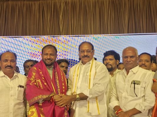 డీసీసీ అధ్యక్షులు వజ్రేష్ యాదవ్ జన్మదిన వేడుకల్లో బండి రమేష్