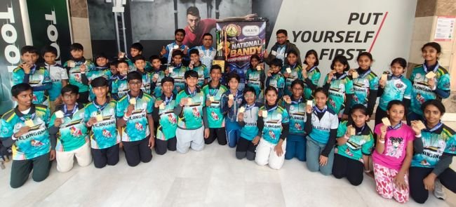 జాతీయ బాండీ ఛాంపియన్‌షిప్‌లో తెలంగాణ జట్టు సత్తా     రన్నరప్‌గా నిలిచిన తెలంగాణ.. మూడు స్వర్ణాలు, ఒక రజత పతకం కైవసం    