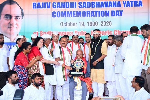 చార్మినార్ వద్ద రాజీవ్ గాంధీ సద్భావన యాత్ర  కార్యక్రమం...  ప్రారంభించిన పిసిసి చీఫ్ 