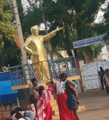 ఎన్నికల కోడ్ అమలులో ఉన్న అధికారులకు పట్టదా...