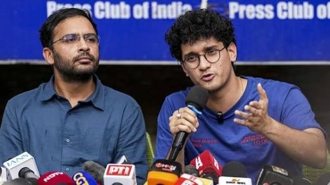 'కాక్రోచ్' ఉద్యమ నేతల కస్టడీని మరో 48 గంటలు పొడిగించిన ఢిల్లీ కోర్టు: ఈసీ రాజీనామా డిమాండ్‌తో మిన్నంటిన ఆందోళనలు!