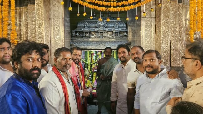 శ్రీ ఉజ్జయిని మహంకాళి అమ్మవారిని దర్శించుకున్న ఎం. అరవింద్ కుమార్ యాదవ్