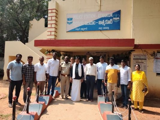 ఆయుధ పూజ చేసిన పోలీసులు