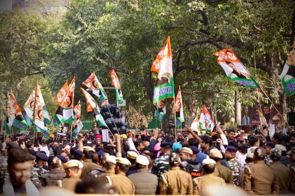 సీఈసీ దిష్టిబొమ్మ దహనం: ఢిల్లీలో యూత్ కాంగ్రెస్ వినూత్న నిరసన
