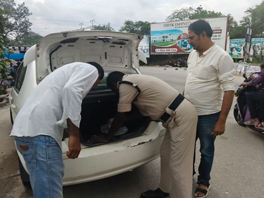 ఎన్నికల నేపథ్యంలో రేణిగుంటలో వాహన తనిఖీలు 