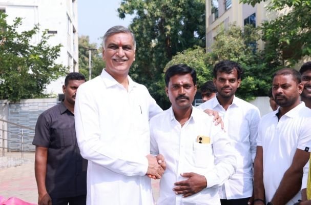 ఎమ్మెల్యే హరీశ్ రావుకు విజయదశమి శుభాకాంక్షలు తెలిపిన సర్పంచ్ యాదా భార్గవి చందు