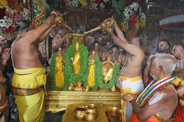 వైభవంగా శ్రీవారి చక్రస్నానం