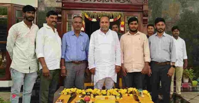 వాహన, ఆయుధ పూజలు నిర్వహించిన ఎమ్మెల్యే అమర్