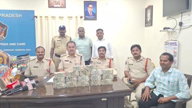 భారీగా నగదు స్వాధీనం- డి.ఎస్.పి రామాంజి నాయక్ 
