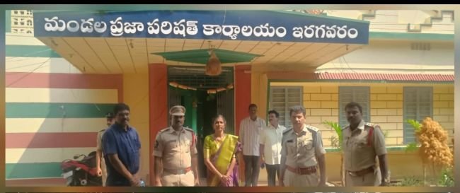 నామినేషన్ కేంద్రాన్ని పరిశీలించిన డి.ఎస్.పి నరసింహారావు 