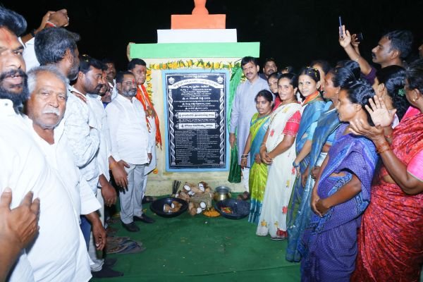 ఇల్లెందు లోరాష్ట్ర రెవెన్యూ మంత్రి పొంగులేటి విస్తృత పర్యటన- పలు అభివృద్ధి పనులకు శ్రీకారం