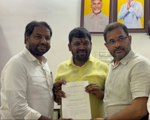 కూటమి చైర్మన్ అభ్యర్థిగా శ్రీరామ్ చినబాబుకి బి-ఫారం : అందజేసిన ఎమ్మెల్యే జహా,టీడీపీ జిల్లా అధ్యక్షుడు సుగవాసి ప్రసాద్ బాబు