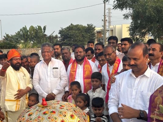 విజయాలను తెచ్చే కనకదుర్గమ్మ ఆశీషులు ప్రజలందరిపై ఉండాలి