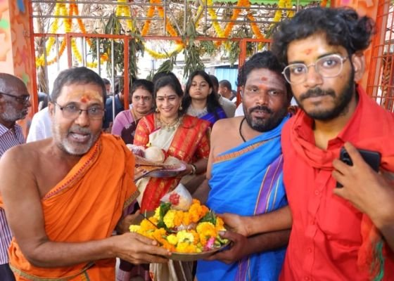 విజయదశమి సందర్భంగా అడ్డరోడ్డు దుర్గాదేవి కి హోంమంత్రి అనిత ప్రత్యేక పూజలు