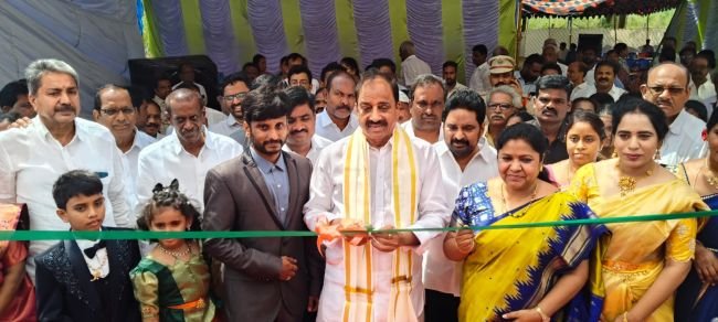 సత్తుపల్లిలో ఆధునిక వైద్య సేవలకు మరో ముందడుగు.. ‘శస్త్ర హాస్పిటల్’ ప్రారంభం*మంత్రి తుమ్మల ఎమ్మెల్యేమట్టా రాగమయి దయానంద్ చేతుల మీదుగా ప్రారంభోత్సవం