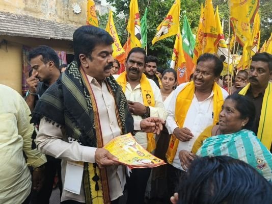 85వ డివిజన్‌లో టీడీపీ అభ్యర్థి గెలుపునకు బొండా ఉమా ప్రచారం