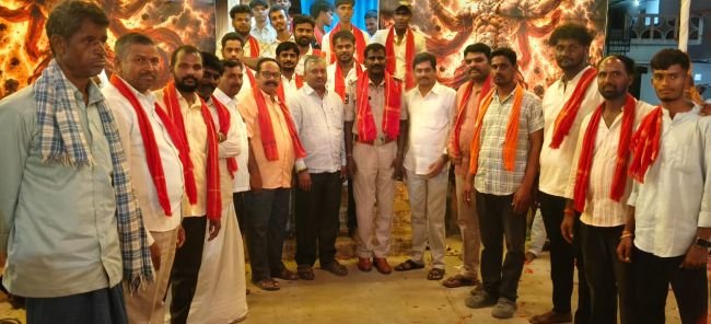 మెట్లకుంట దుర్గామాత ఉత్సవాల్లో పోలీసుల సేవలకు సలాం.. ఏఎస్ఐ జైపాల్ రెడ్డికి ఘన సన్మానం