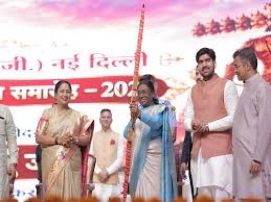  అసత్యంపై ఎల్లప్పుడూ సత్యమే గెలుస్తుంది: ద్వారక దసరా వేడుకల్లో ఢిల్లీ సీఎం రేఖా గుప్తా.. రాష్ట్రపతి ద్రౌపది ముర్ముకు ఘన స్వాగతం!