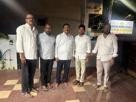 ప్రముఖ ఆడిటర్ మురళిని కలిసిన వైఎస్సార్‌సీపీ మేయర్ అభ్యర్థి సి. రమేష్ గౌడ్