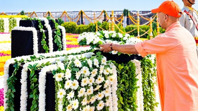 పోలీసు అమరవీరుల త్యాగాలు చిరస్మరణీయమంటూ సీఎం యోగి నివాళి