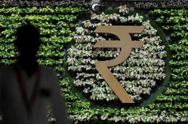 రూపాయి మారకం విలువలో స్వల్ప ఊపు