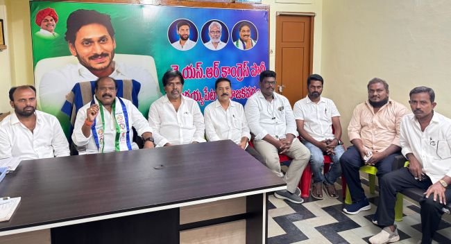 సంతలో పశువులను కొన్నట్టు అభ్యర్థులను కొనడం ప్రజాస్వామ్యాన్ని ఖూనీ చేయడమే