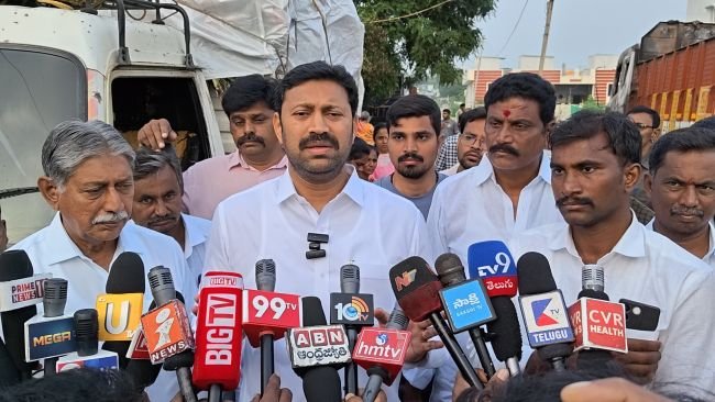 పులివెందులలో వైఎస్ఆర్సిపి కార్యకర్తలపై ఆగని దాడులు  వాహనాల దహన సంఘటన స్థలాన్ని పరిశీలించిన కడప ఎంపీ వైయస్ అవినాష్ రెడ్డి 