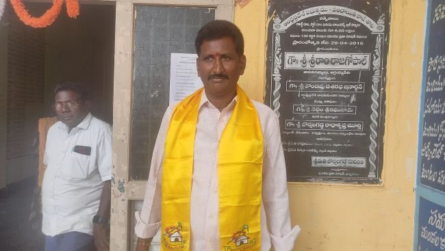 మాంగోళ్లుదేశుపాలెం ఎంపీటీసీ అభ్యర్థిగా పురుషోత్తం నామినేషన్