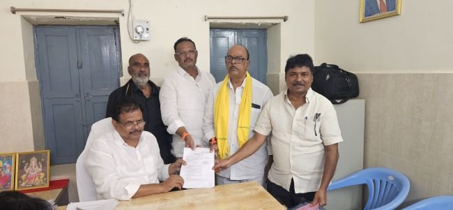 వీరభద్రాపురం ఎంపీటీసీగా పువ్వాడివెంకటేశ్వర్లు  నామినేషన్