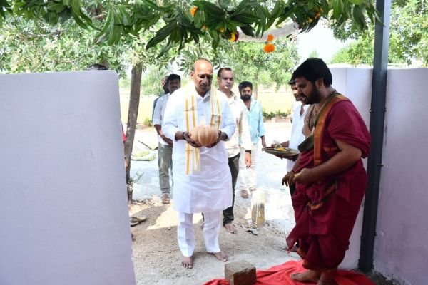 పేద, మధ్యతరగతి ప్రజలకు అందుబాటు ధరల్లో శుభకార్యాల వేదిక.. కీసరలో కేజీఎఫ్ ఓపెన్ లాన్స్, ఫంక్షన్ హాల్‌కు భూమిపూజ చేసిన మాజీ మంత్రి మల్లారెడ్డి
