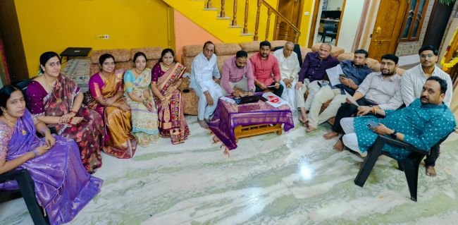 ఒకే కుటుంబంలో 26 మంది గ్రాడ్యుయేట్ ఎమ్మెల్సీ ఓటు నమోదు.. అర్హులైన ప్రతి గ్రాడ్యుయేట్ ఓటు హక్కు పొందాలి: బీసీ కమిషన్ మాజీ సభ్యుడు శుభ ప్రద్ పటేల్