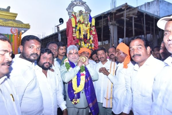 వికారాబాద్ అభివృద్ధే లక్ష్యం.. ప్రజల సుభిక్షం కోసం అమ్మవారిని వేడుకున్న స్పీకర్ గడ్డం ప్రసాద్ కుమార్