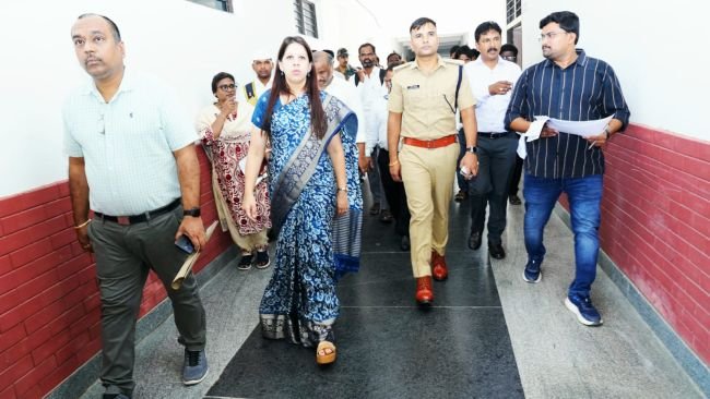 స్ట్రాంగ్ రూమ్‌ల వద్ద భద్రత పటిష్టం చేయాలి.. జిల్లా కలెక్టర్ కృతిక శుక్ల 