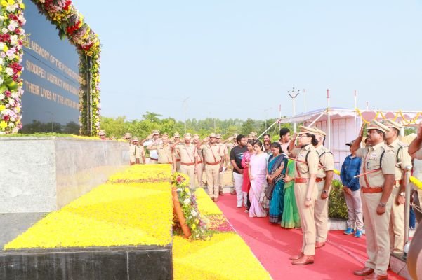 పోలీస్ అమరవీరుల త్యాగాలకు ఘన నివాళి..!  అమరుల కుటుంబాలకు అండగా ఉంటాం: సీపీ రష్మి పెరుమాళ్
