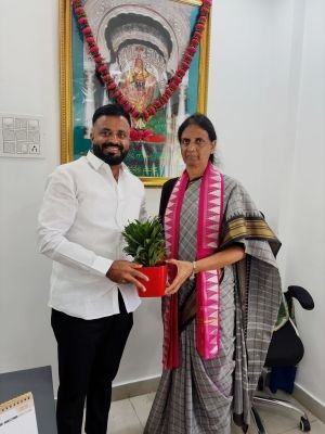మాజీ మంత్రి సబితా ఇంద్రారెడ్డికి దసరా శుభాకాంక్షలు తెలిపిన బీఆర్ఎస్ యువ నాయకుడు షఫీ