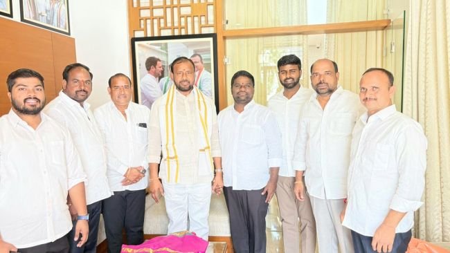 తోటకూర వజ్రేష్ యాదవ్‌కు దసరా శుభాకాంక్షలు తెలిపిన అలియాబాద్ కాంగ్రెస్ నేతలు