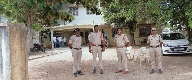 ఎంపీటీసీ నామినేషన్లలో మీడియాపై ఉక్కుపాదం: పారదర్శకతపై నీలి నీడలు!