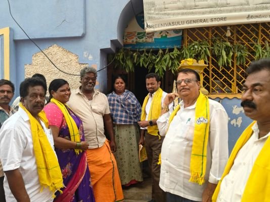 కళ్యాణదుర్గం అభివృద్ధికి అండగా నిలవండి.…  టీడీపీ అభ్యర్థి గెలుపునకు భర్త తిమ్మరాయిలు, కుమారుడు హర్షిత్ విస్తృత ప్రచారం  ఎమ్మెల్యే అమిలినేని సురేంద్రబాబు నాయకత్వంలో పట్టణాన్ని మరింత అభివృద్ధి చేస్తాం..   అభివృద్ధే మా ప్రధాన లక్ష్యం
