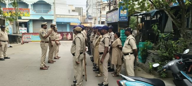 చిలకలూరిపేటలో ఎంపీటీసీ నామినేషన్లకు పటిష్ట బందోబస్తు నిబంధనలు ఉల్లంఘిస్తే కఠిన చర్యలు తప్పవు: పోలీసుల హెచ్చరిక