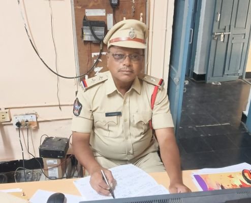 ప్రశాంత ఎన్నికల నిర్వహణే లక్ష్యం  పుట్టపర్తి రూరల్‌ ఎస్సైగా వెంకటరమణ బాధ్యతల స్వీకరణ