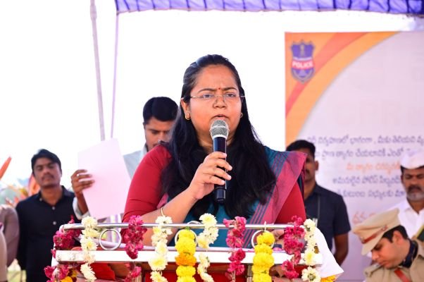 పోలీసు అమరుల త్యాగాలు వెలకట్టలేనివి సంస్మరణ దినోత్సవంలో  కలెక్టర్