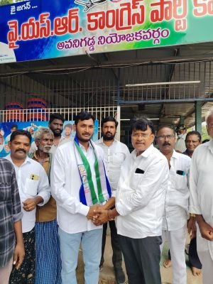 వైసీపీలో చేరిన మాల మహానాడు జిల్లా అధ్యక్షుడు.