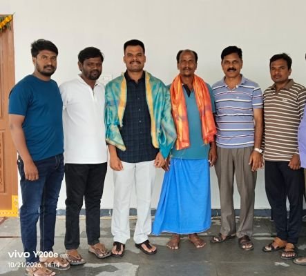 డి.ఎస్.పి ఉద్యోగం సాధించిన మహేష్ గౌడ్ కు శాలువాతో సన్మానం