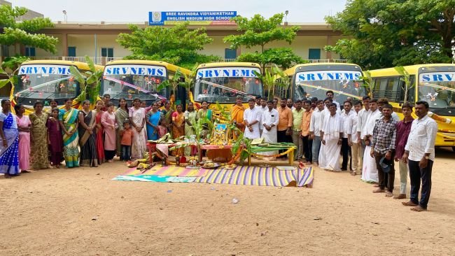 శ్రీ రవీంద్ర విద్యా నికేతన్‌లో ఘనంగా ఆయుధ పూజ
