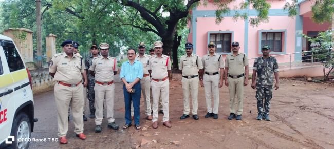 నామినేషన్స్ సందర్భంగా ఎండిఓ కార్యాలయం వద్ద గట్టి పోలీసు బందోబస్తు 
