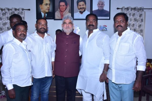స్పీకర్ గడ్డం ప్రసాద్ కుమార్‌కు దసరా శుభాకాంక్షలు తెలిపిన మున్సిపల్ వైస్ చైర్మన్ అర్ధ సుధాకర్ రెడ్డి