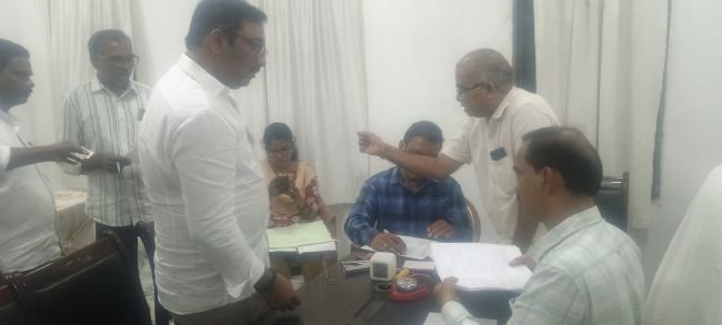 నారికేళ్ళపల్లి వైకాపా ఎంపీటీసీ అభ్యర్థిగా మెట్టా నామినేషన్.