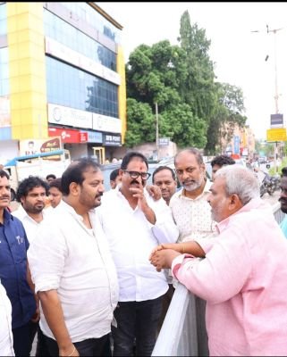 తిరుపతి ఆర్డిఓ కార్యాలయం నామినేషన్ కేంద్రాన్ని పరిశీలించిన తుడా చైర్మన్ డాలర్స్ దివాకర్ రెడ్డి